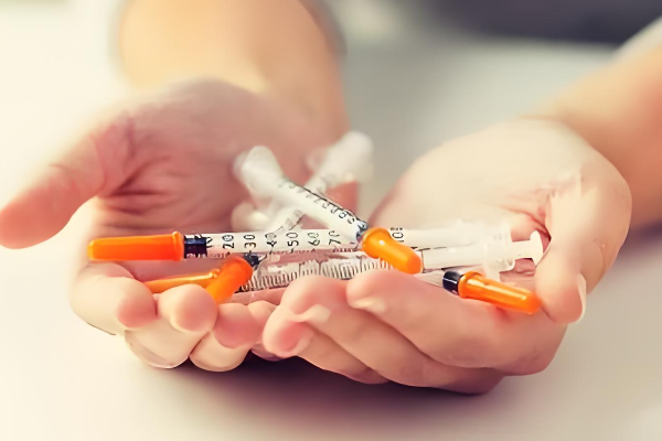 短方案用时短花费较少