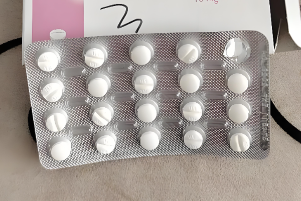 内膜轻度偏薄选自然周期方案